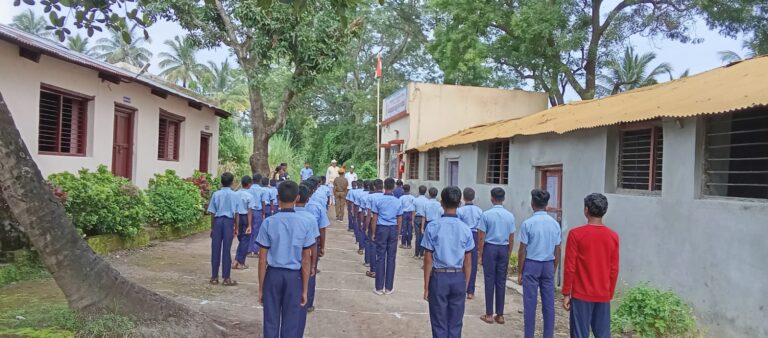 मनपाडळे हायस्कूल मनपाडळे मध्ये ७८ वा स्वातंत्र्य दिन उत्साहात संपन्न